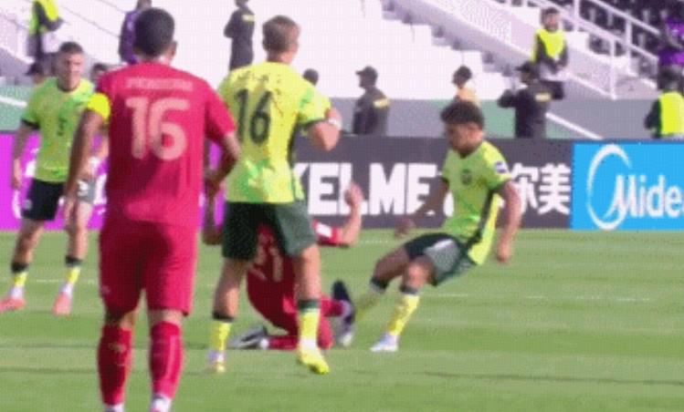 乐鱼体育-亚足联官方：泰国U23后卫延森被禁赛两场，无缘对阵中国队