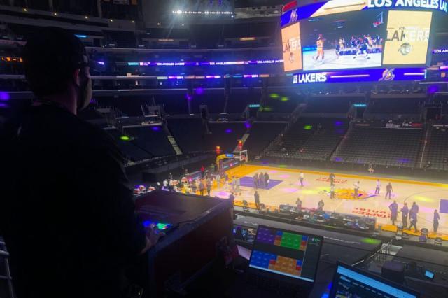 乐鱼网站-空场比赛谁给球员们加油欢呼？走近NBA的“气氛组”