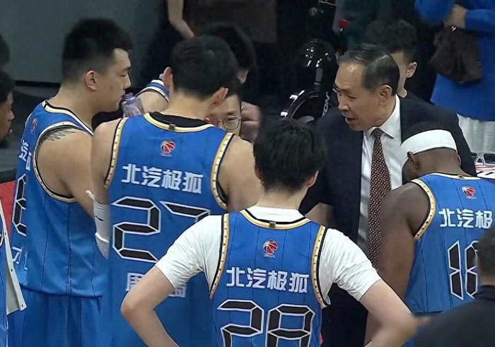 乐鱼网站-北京队眼下处境尴尬,外援换人风波不断,李楠禁赛将满|安东尼·戴维斯|斯宾塞-丁威迪|斯宾塞·丁维迪|北京首钢|曾凡博_新浪体育_新浪新闻